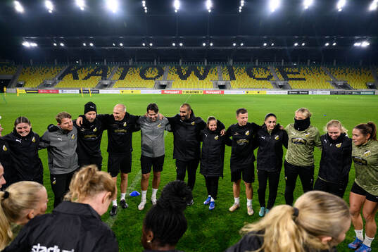 The players gather