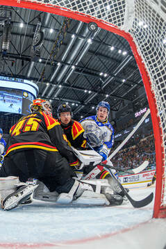 Leksands Tinus Luc Koblar gör 2-2 på Brynäs målvakt
