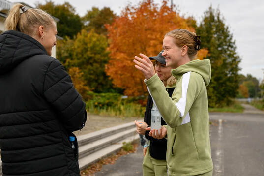 Emma Östlund participate in a quiz