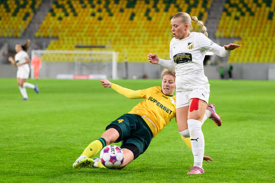 Katarzyna Nowak of Katowice and Matilda Nildén of Häcken
