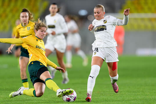 Katarzyna Nowak of Katowice and Matilda Nildén of Häcken