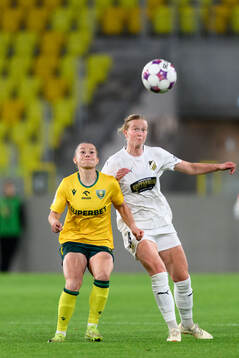 Aleksandra Nieciag of Katowice and Emma Östlund of Häcken