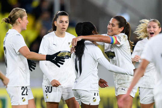 Monica Jusu Bah of Häcken celebrates with Mary Caroline