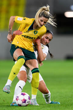 Dzesika Jaszek of Katowice and Nesrin Akgun of Häcken