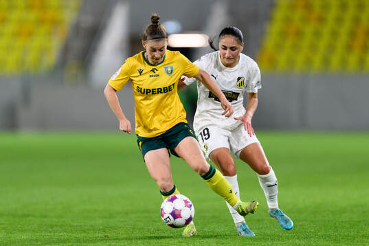 Aleksandra Nieciag of Katowice and Nesrin Akgun of Häcken