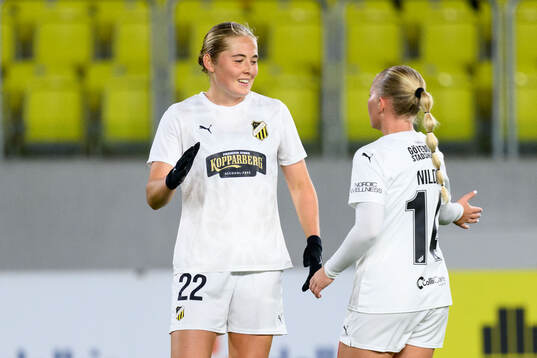Paulina Nyström of Häcken celebrates with Matilda Nildén
