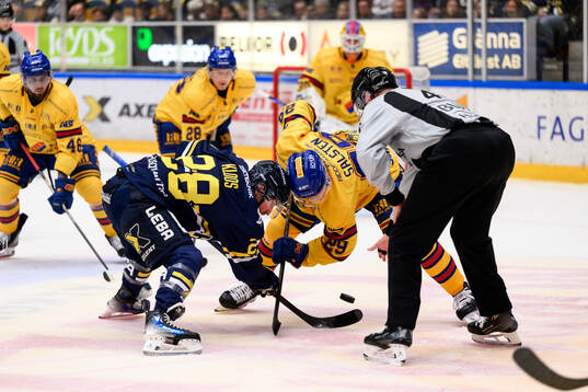 HV71s Justin Glenn Kloos och Djurgårdens Håvard Salsten