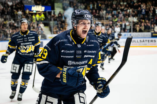 HV71s Niklas Hansson jublar