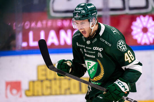 Färjestads Filip Roos jublar