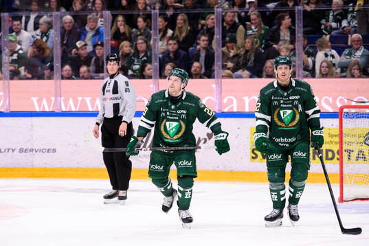 Färjestads Oskar Steen och Magnus Nygren deppar