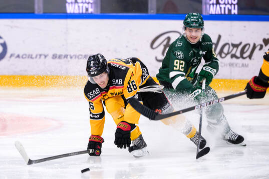Luleås Mathias Bromé och Färjestads Lucas Forsell