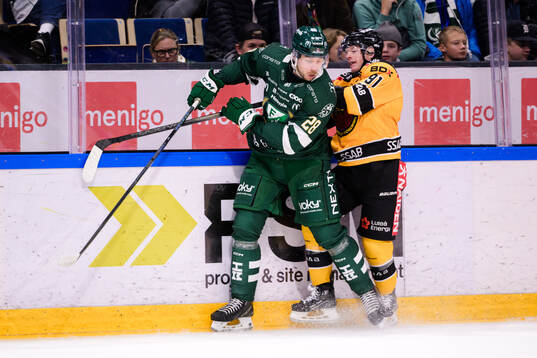 Färjestads Emil Alba och Luleås Brian O'Neill