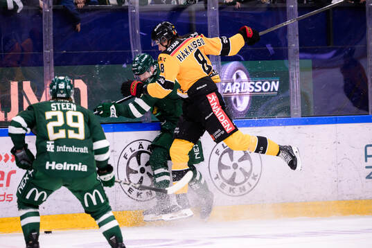 Färjestads Adam Ollas Mattsson och Luleås William