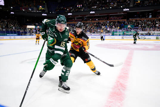Färjestads Jack Berglund och Luleås Jesper Sellgren