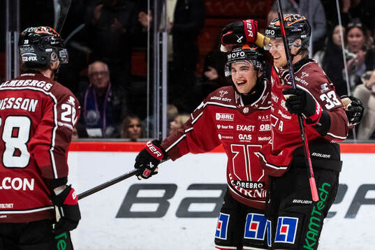 Örebros Christopher Mastomäki jublar med Glenn Gustafsson