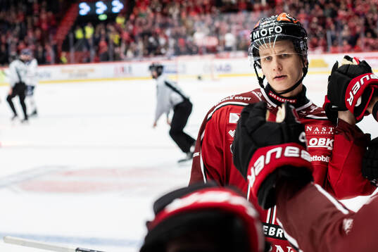 Örebros Patrik Puistola jublar