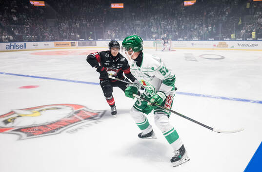 Malmö Redhawks Martin Schreiber och Rögles Felix Nilsson