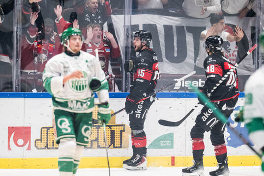 Malmö Redhawks Carl Persson jublar