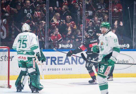 Malmö Redhawks Carl Persson jublar