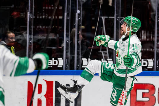 Rögles Lukas Ekeståhl-Jonsson jublar