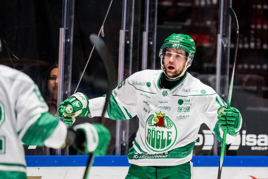 Rögles Lukas Ekeståhl-Jonsson jublar