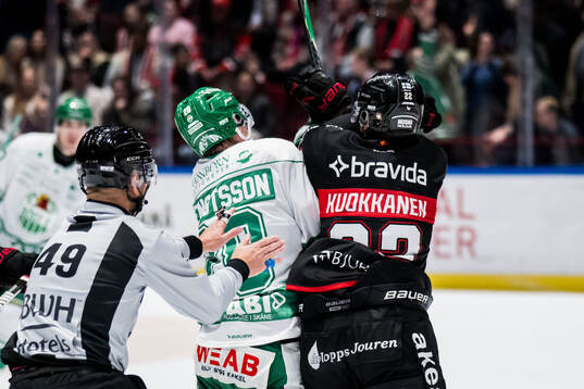 Rögles Anton Bengtsson och Malmö Redhawks Janne Kuokkanen