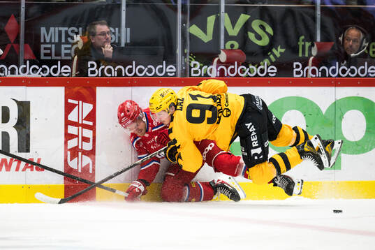 Timrås Linus Nässén och Skellefteås Victor Laz