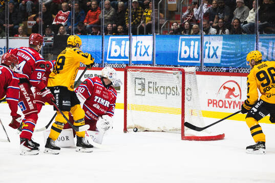Timrås målvakt Jacob Johansson och Skellefteås Rickard