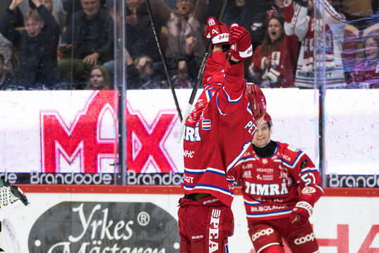 Timrås Emil Pettersson jublar