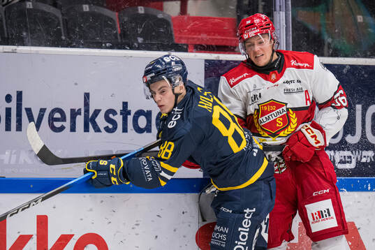 Södertäljes Filip Holst och Almtunas Leon Lerebäck