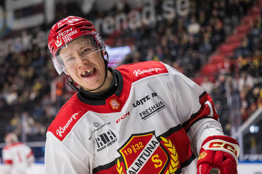 Almtunas Mikkel Øby-Olsen jublar
