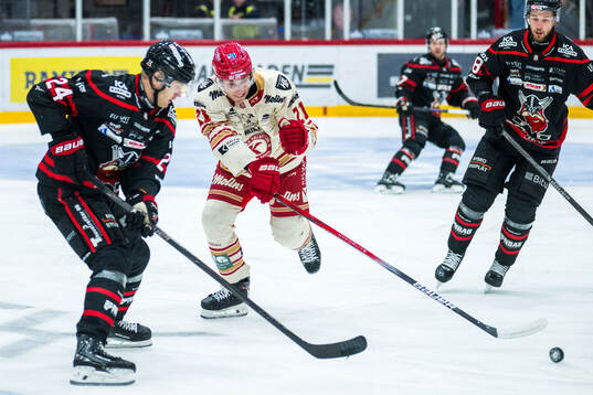 Nybros Hampus Eriksson och Kalmars Matthew Struthers