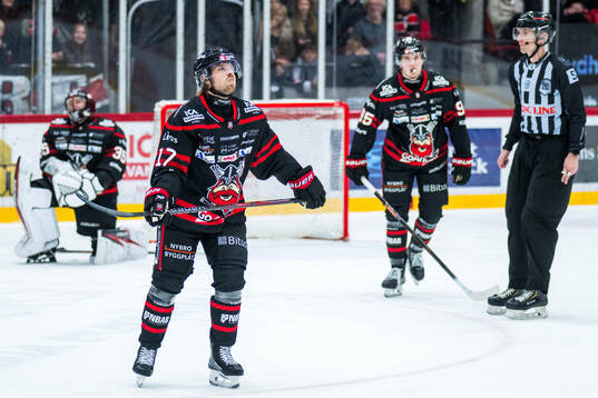 Nybros målvakt Alexander Hellnemo, Emil Forslund och