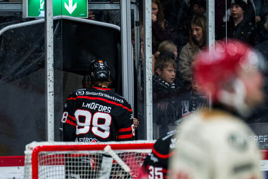 Nybros Tim Lindfors lämnar isen