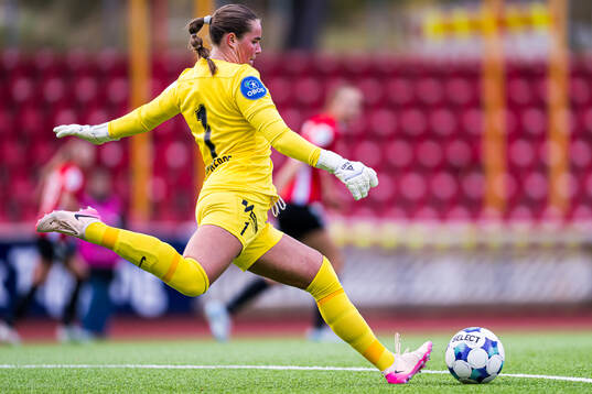 Goalkeeper Benedicte Lund Berge of Arna-Bjørnar