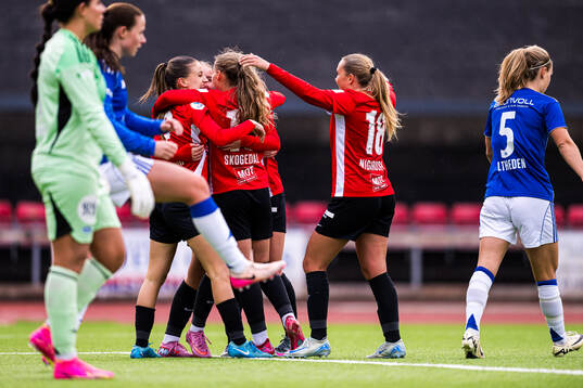Samra Muhic of Arna-Bjørnar celebrates