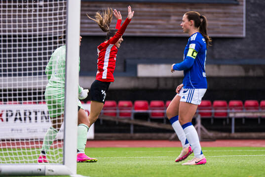 Samra Muhic of Arna-Bjørnar celebrates