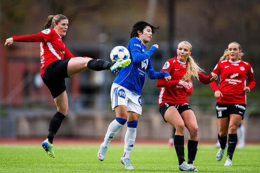 Maren Mjelde of Arna-Bjørnar, Yugyeong Jeon of Molde and