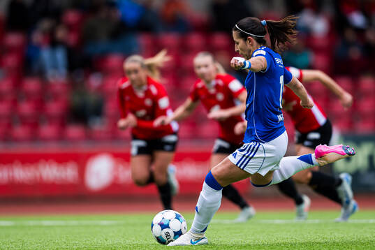 Chiara Alessandra Messerli of Molde scores the 1-1 goal