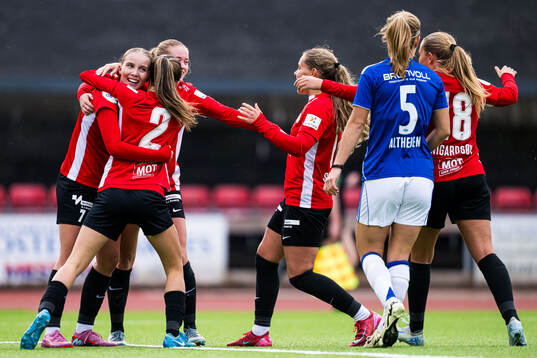 Samra Muhic of Arna-Bjørnar celebrates