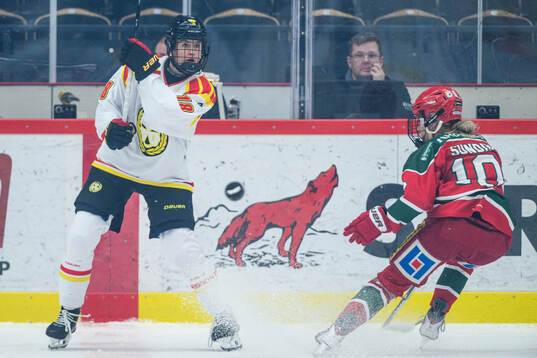 Brynäs Jenniina Nylund och Modos Wilma Sundin