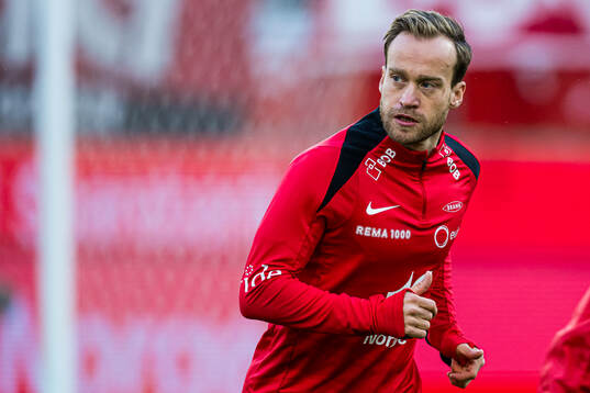 Bård Finne of Brann warms up