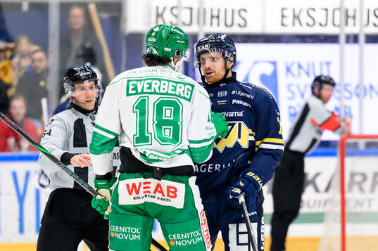 Rögles Dennis Everberg och HV71s William Ignberg Nilsson