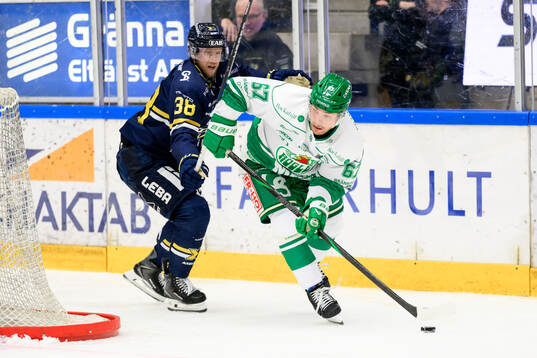 HV71s Olle Alsing och Rögles Leon Bristedt