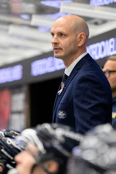 HV71s assisterande tränare Kris Beech