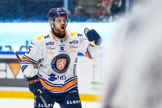 Växjös Lucas Elvenes jublar