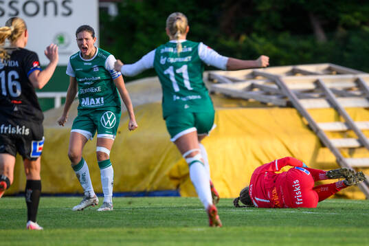 Alingsås målskytt Tove Lorén jublar