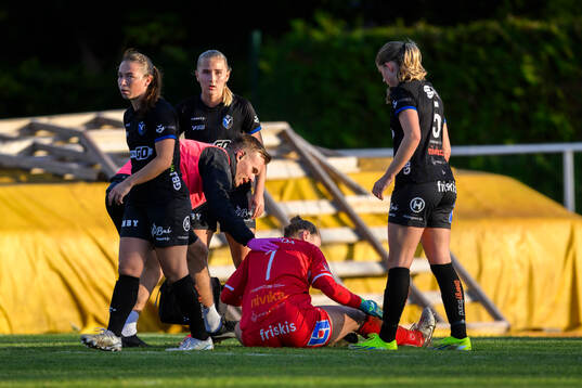 Växjö DFFs målvakt Maja Bay Østergaard får vård