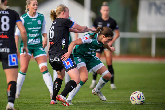 Växjö DFFs Ebba Wieder och Alingsås Tove Lorén