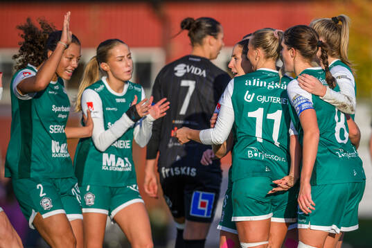 Alingsås spelare jublar